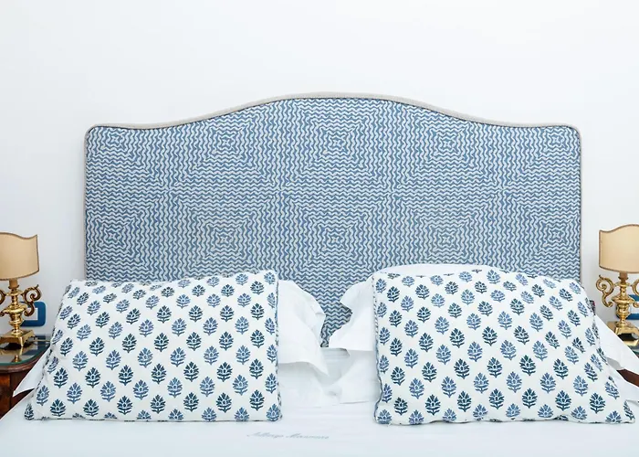 Miramare Готель